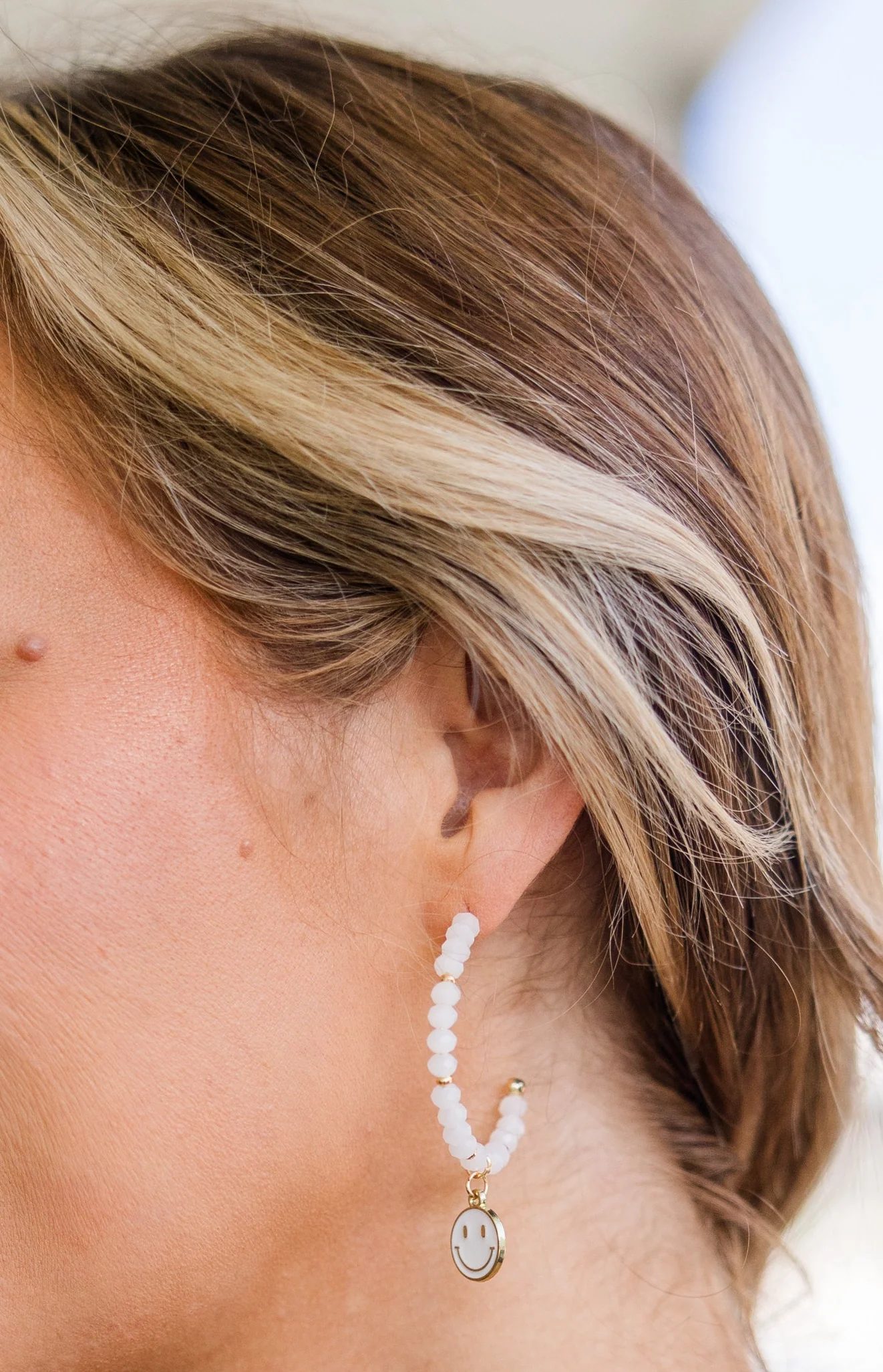 Tickles Me Earrings, White - Weilaico