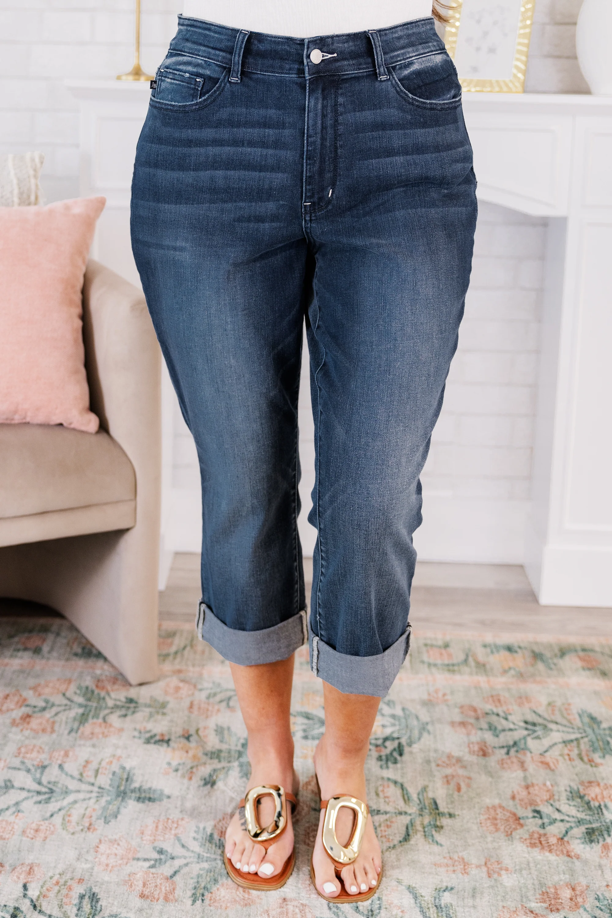 Judy Blue: Caught In The Rain Capris, Dark Wash - Weilaico