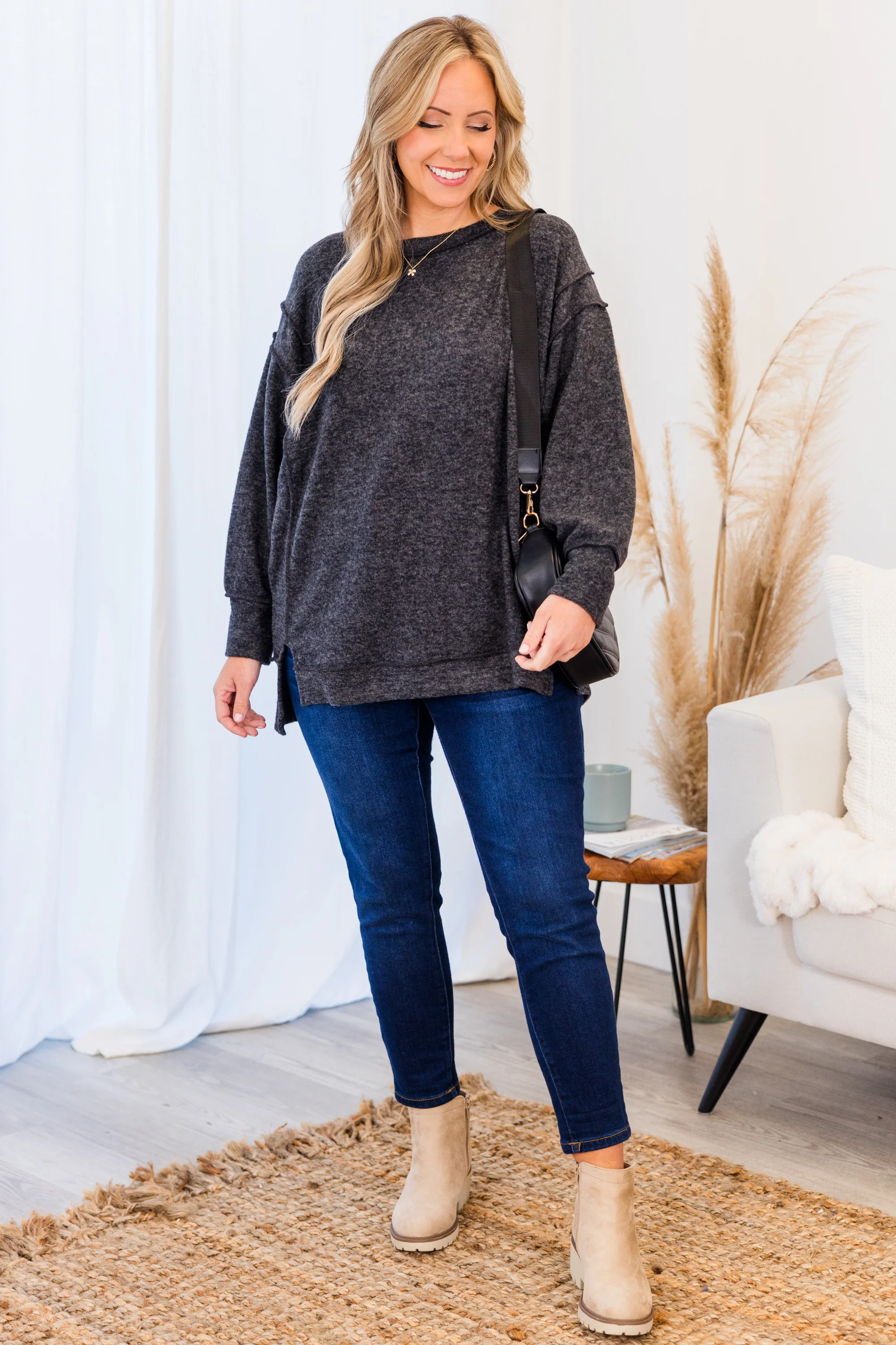 Say Hello Sweater, Black - Weilaico