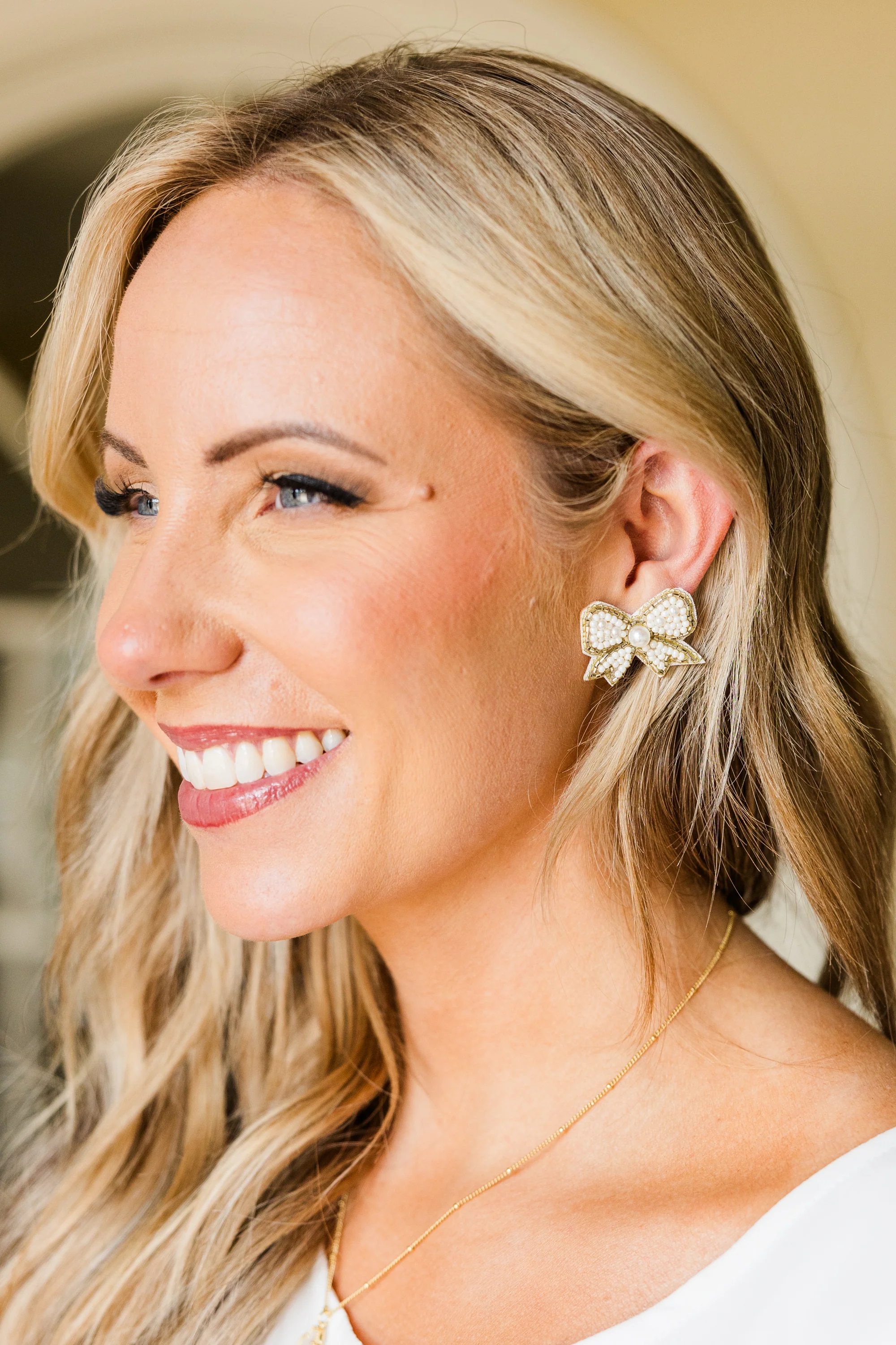 Bowdacious Pearl Earrings, Ivory - Weilaico