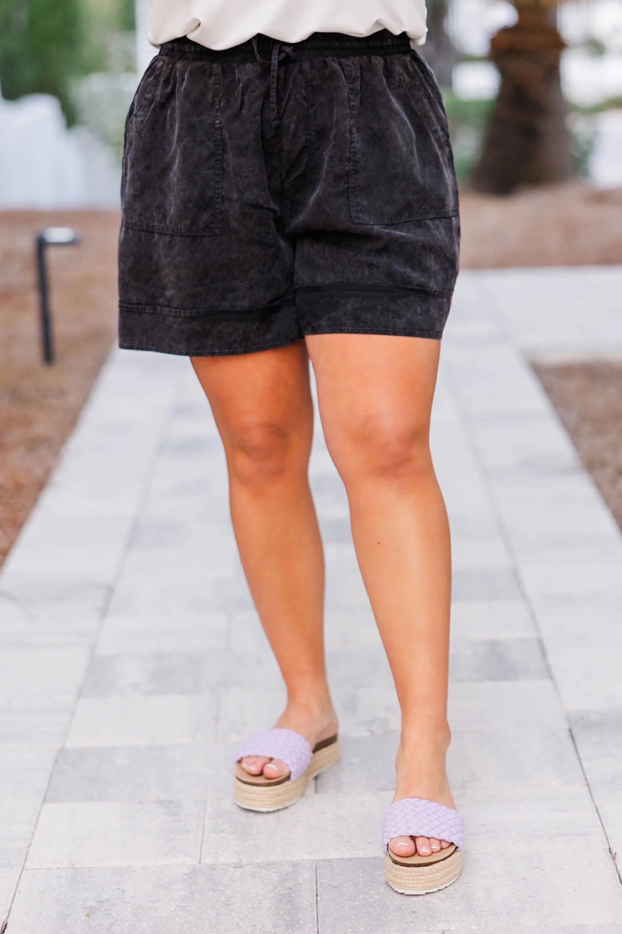 Young And Alive Shorts, Black - Weilaico