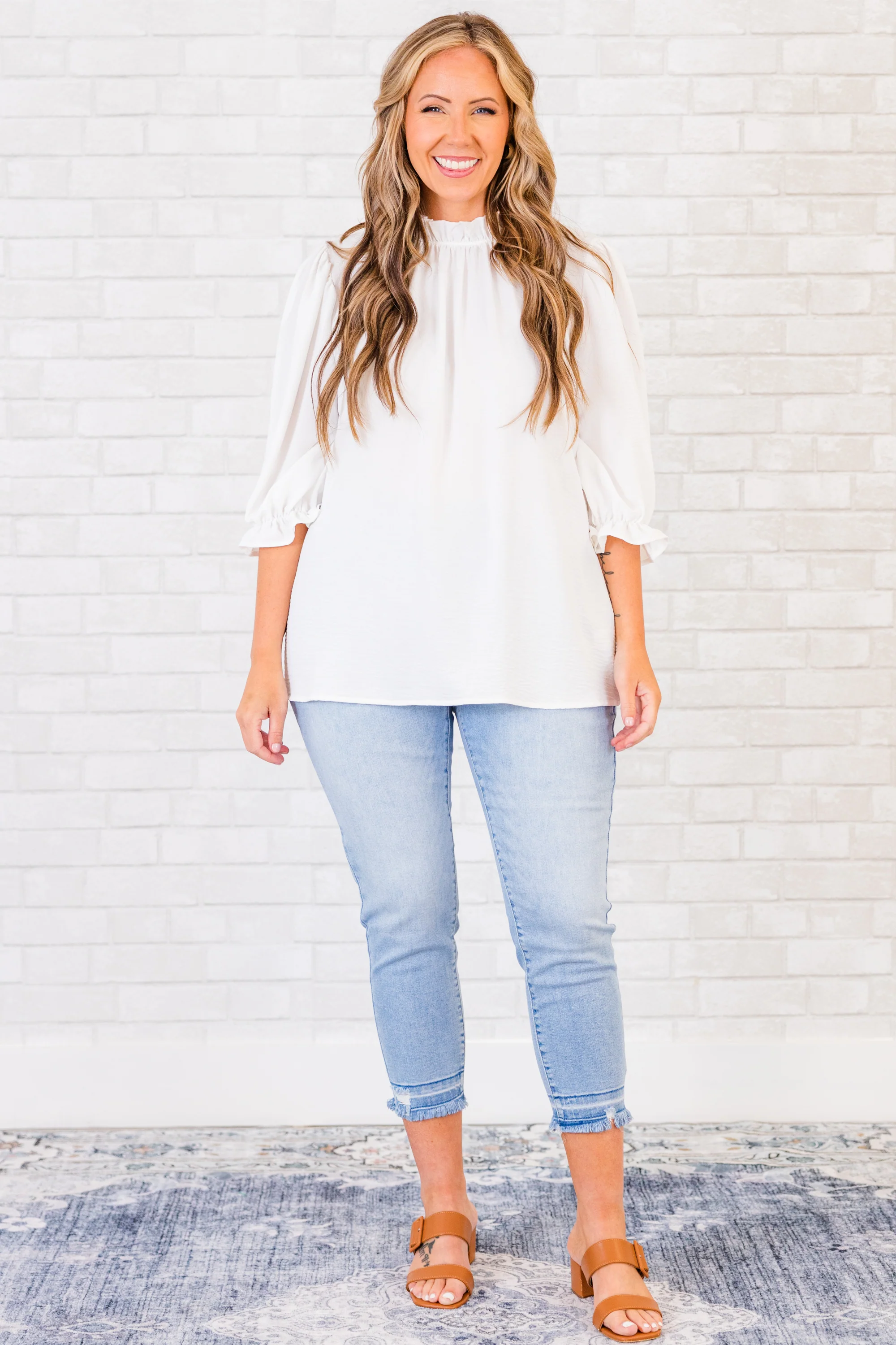 Perfect Weekend Capris, Light Wash - Weilaico