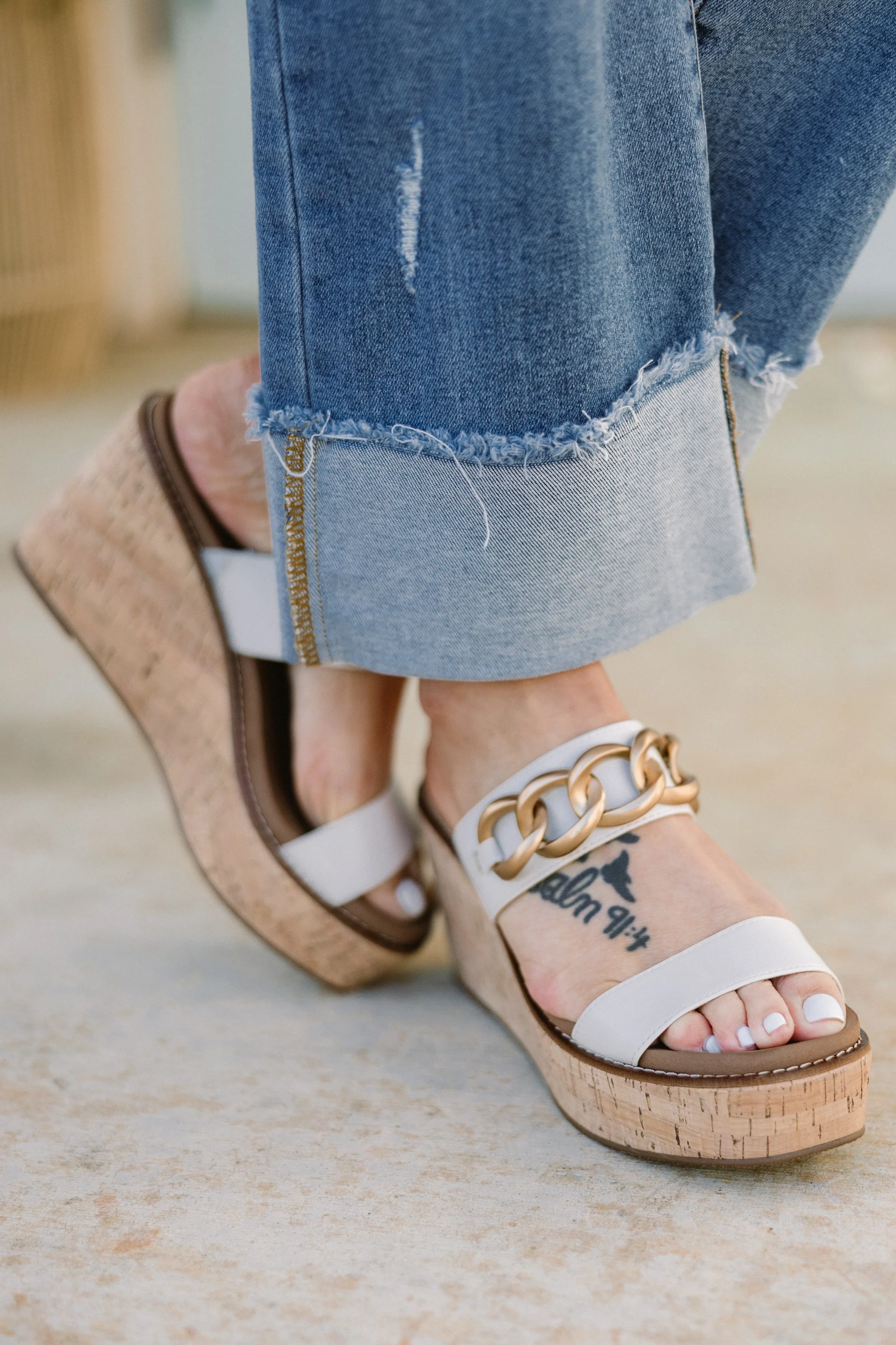 Corky's: Never Ordinary Wedges, Ivory - Weilaico