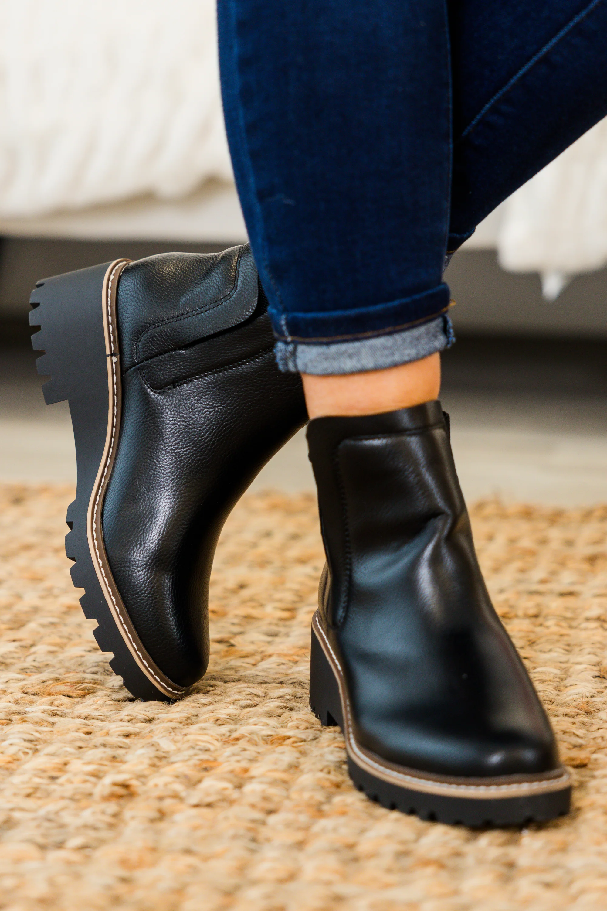 Sleek Street Booties, Black - Weilaico