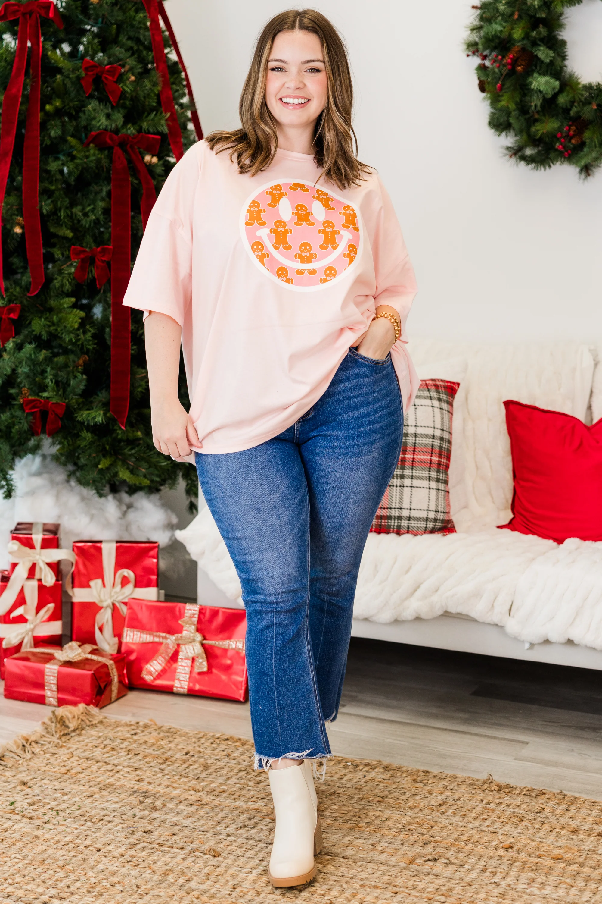 Gingerbread Smiley Boyfriend Tee, Cream Pink - Weilaico
