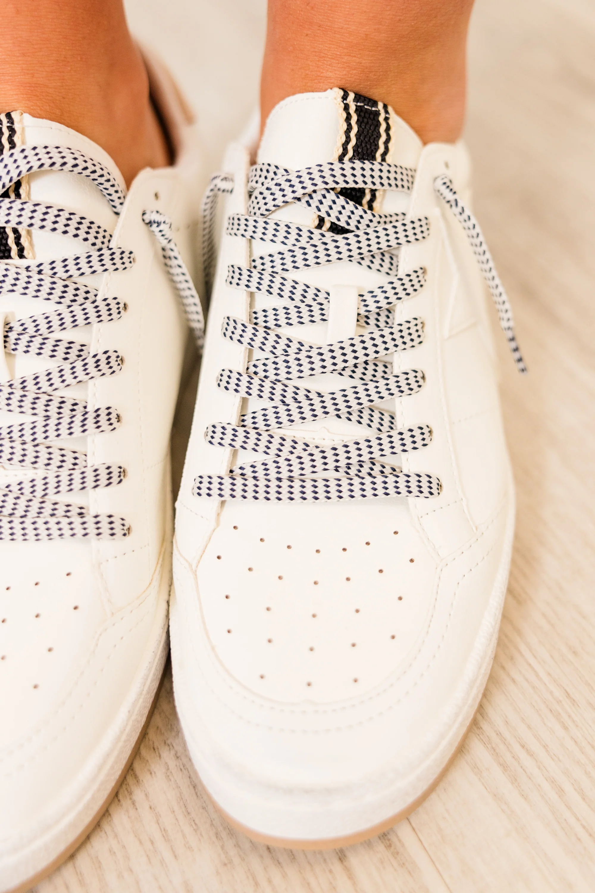 SHU SHOP: Keeper Of The Stars Sneakers, White - Weilaico