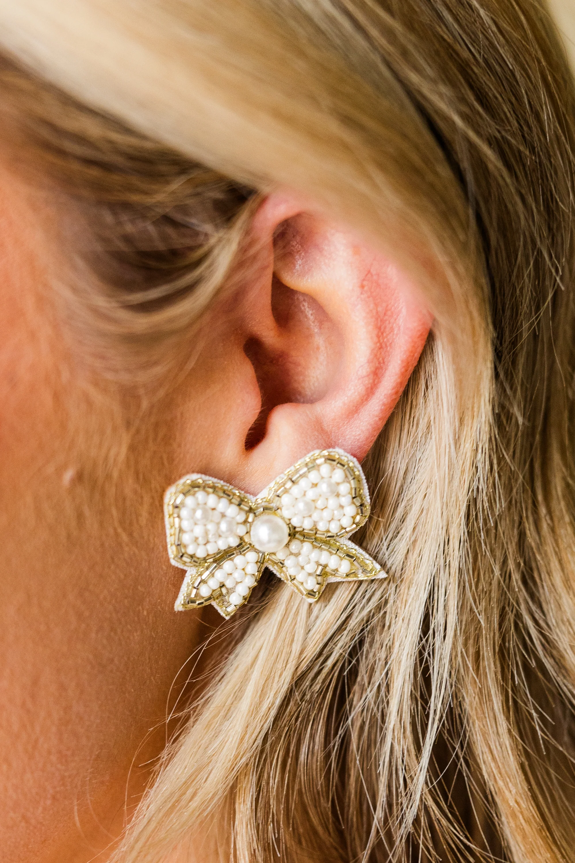 Bowdacious Pearl Earrings, Ivory - Weilaico