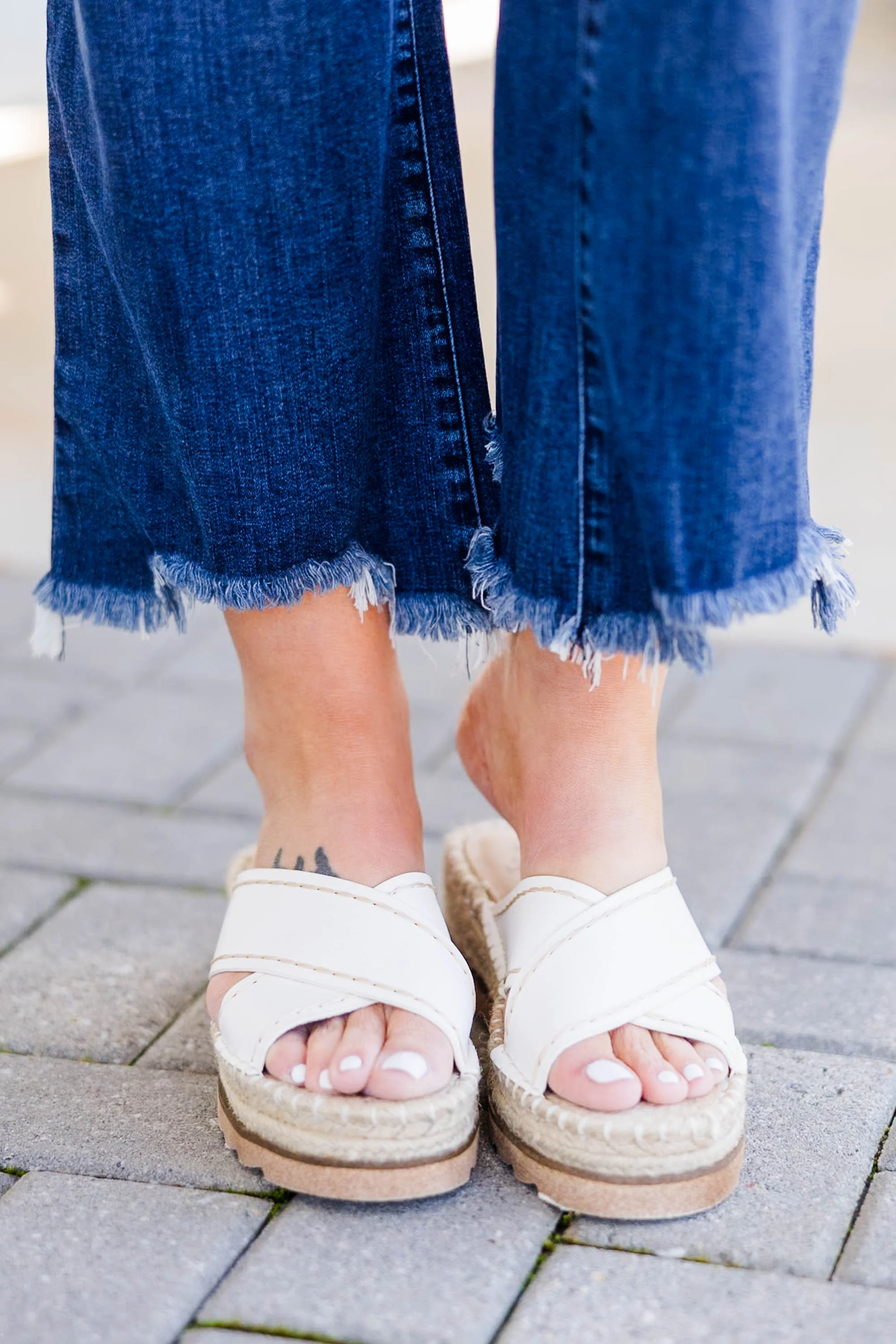 Oasis Living Sandals, White - Weilaico