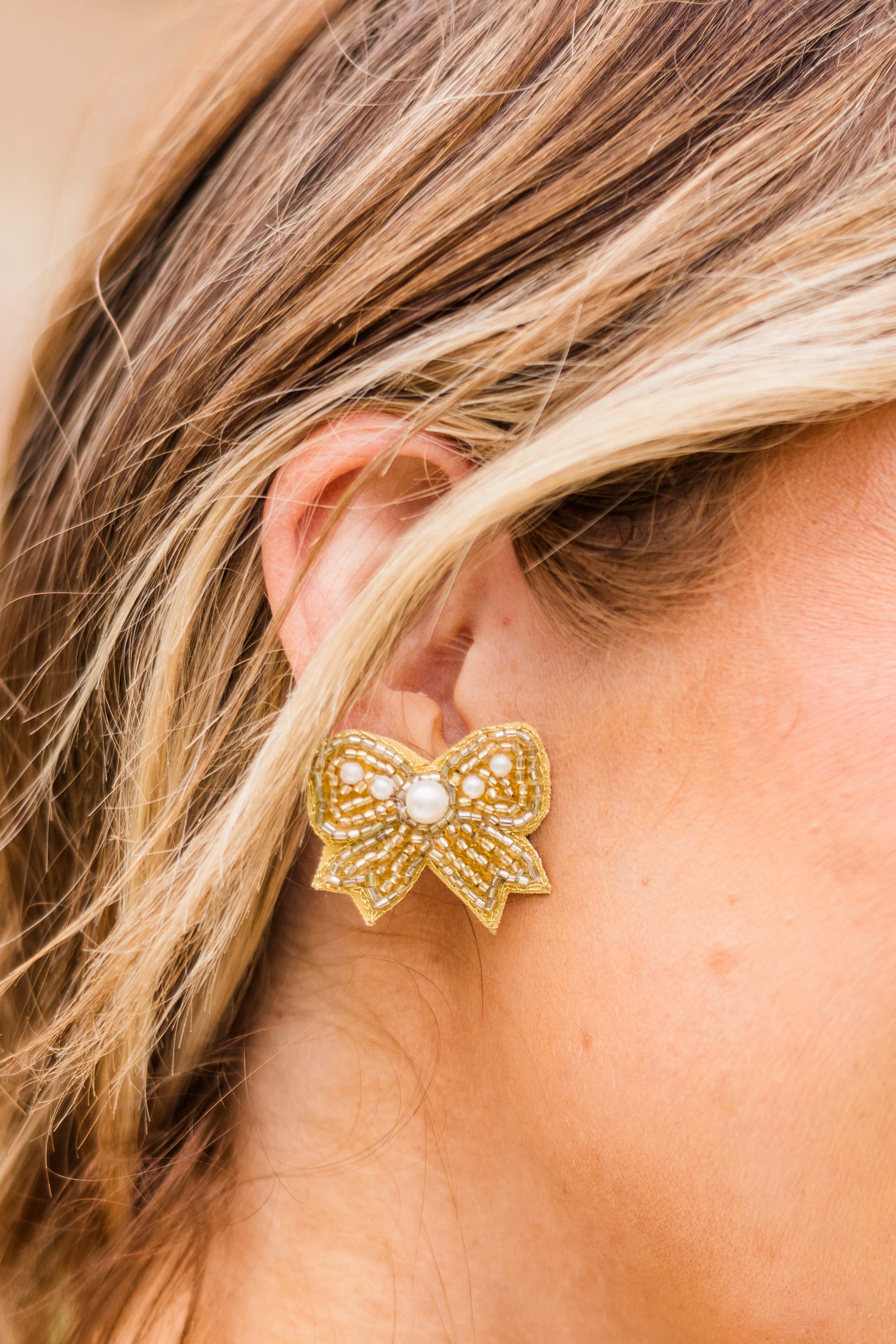 Bowdacious Pearl Earrings, Gold - Weilaico