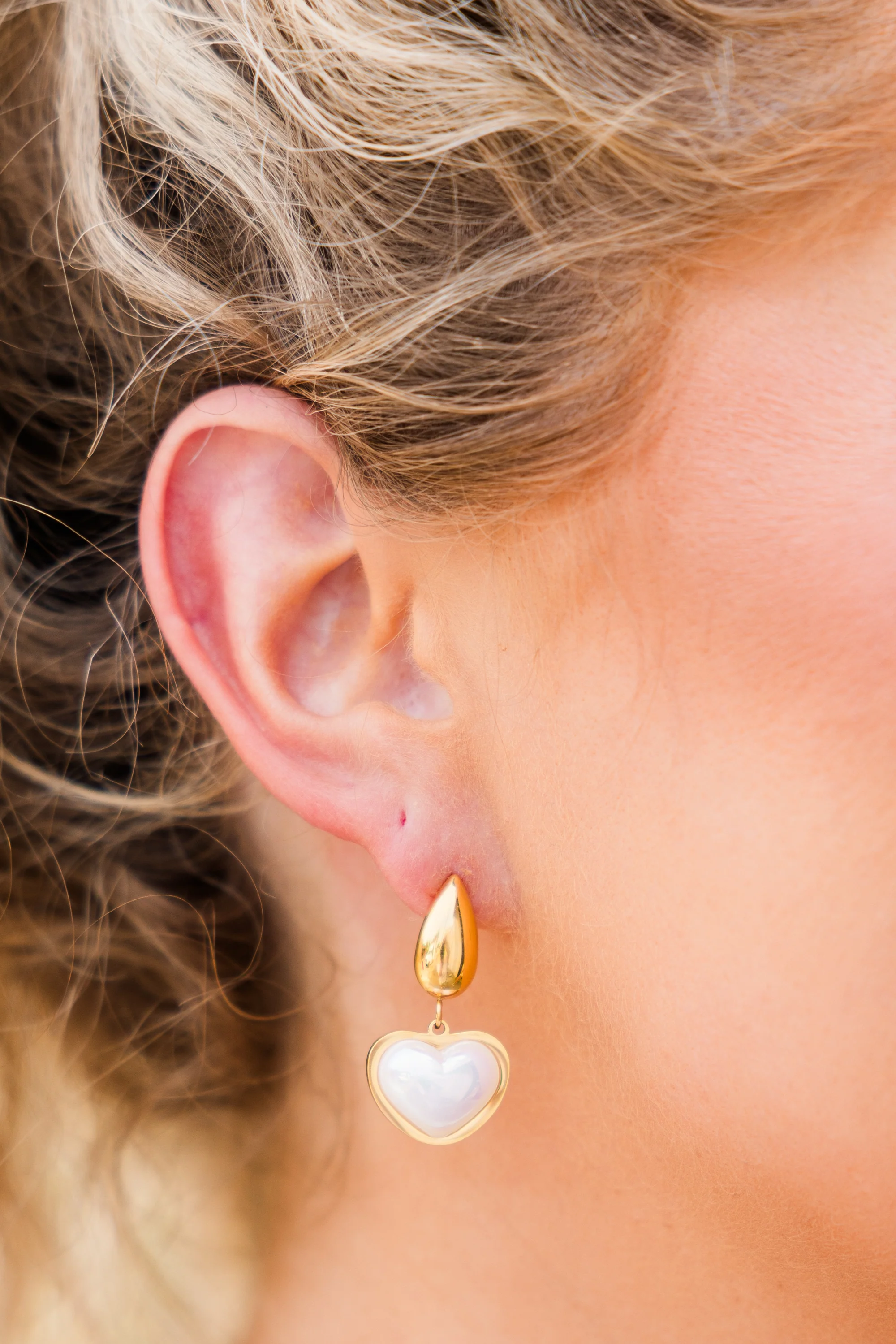 Lauren Kenzie: Uncharted Love Earrings, Pearl - Weilaico