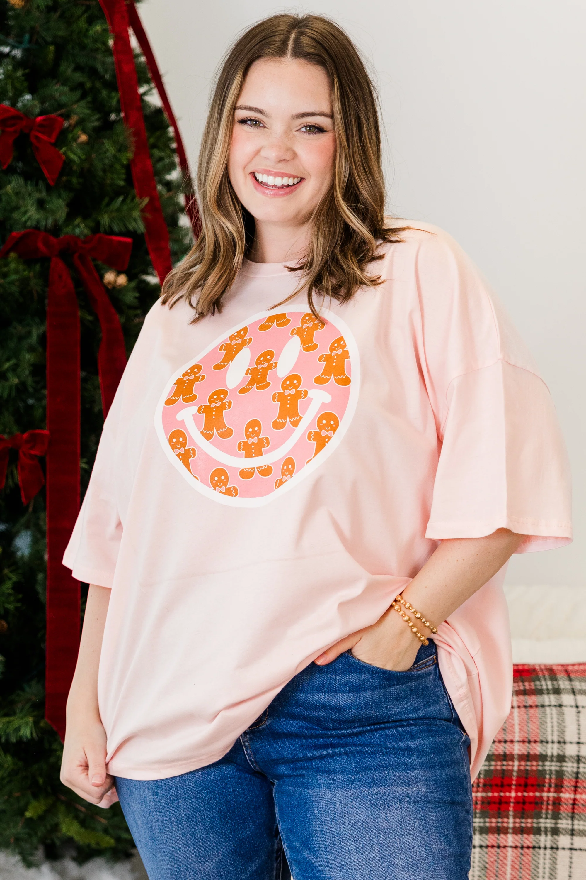 Gingerbread Smiley Boyfriend Tee, Cream Pink - Weilaico