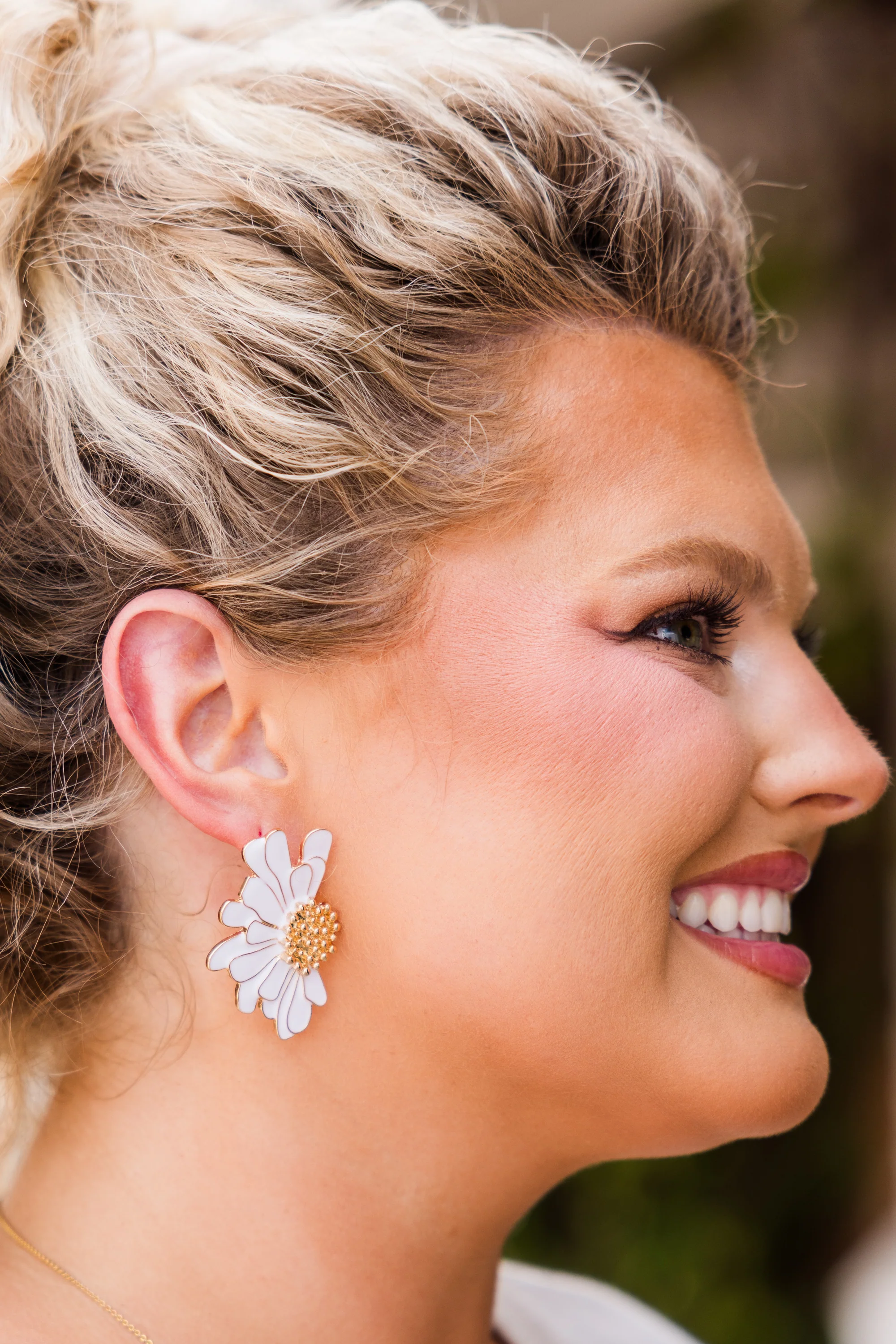 Lauren Kenzie: Blooming From Within Earrings, Gold - Weilaico