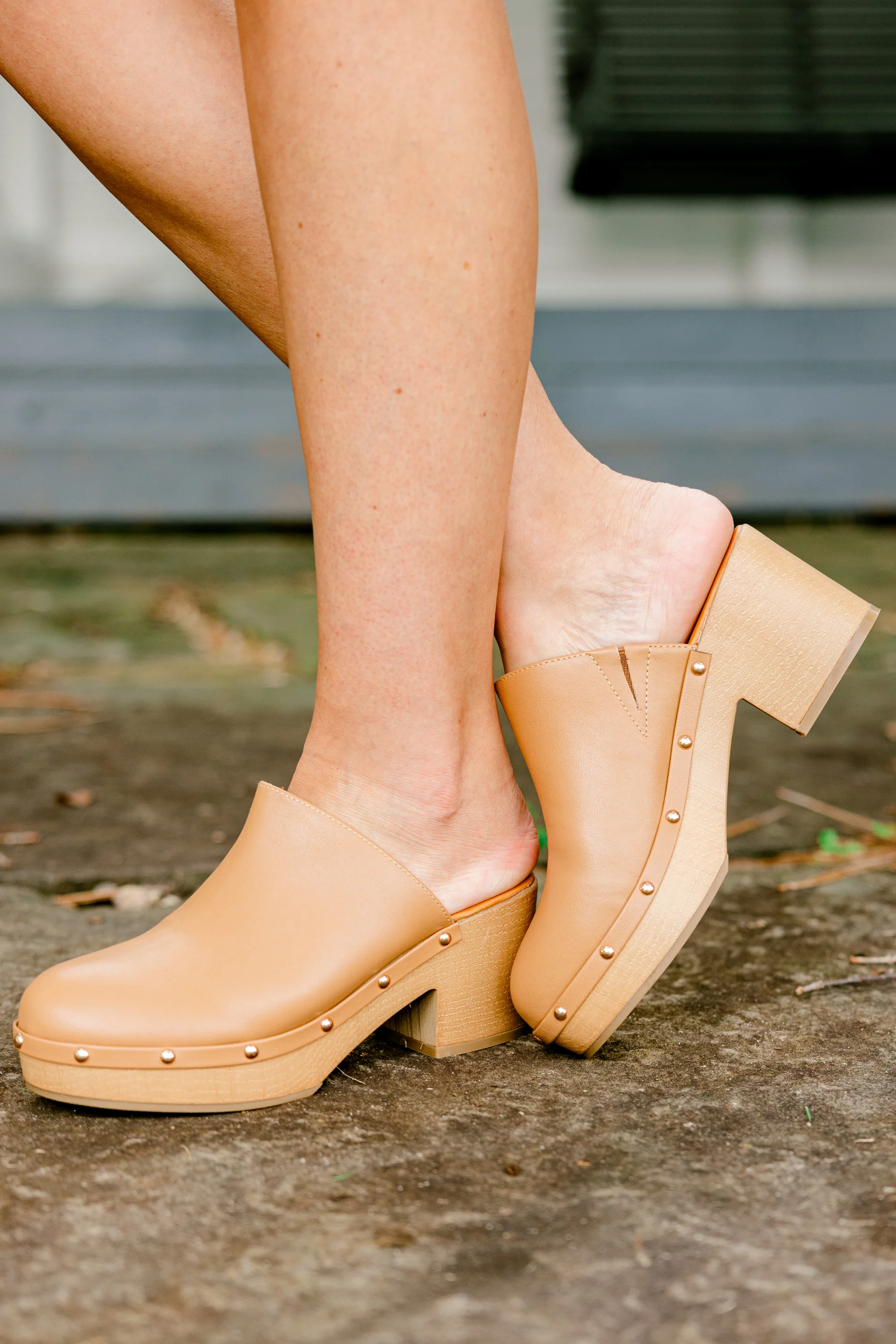 Take You Out Clogs, Tan - Weilaico