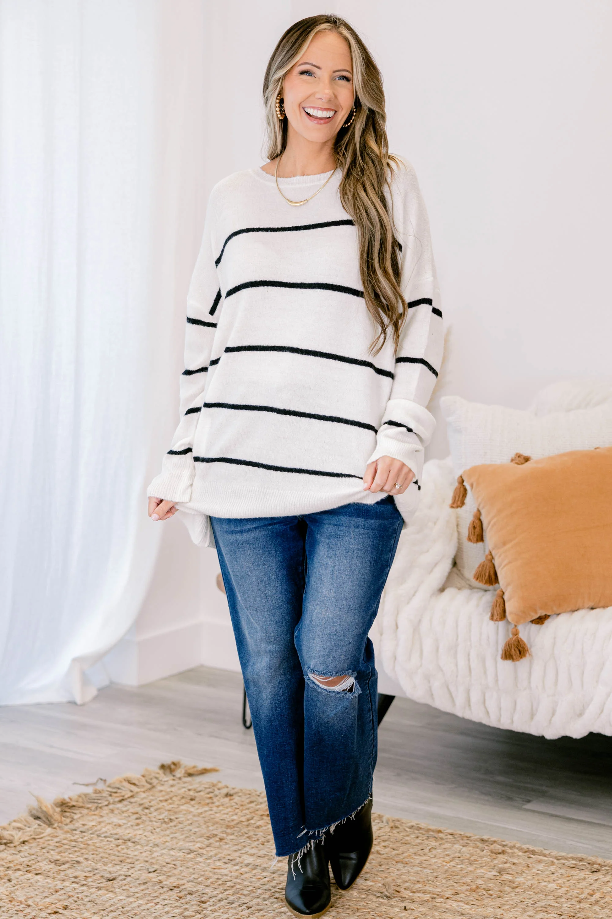 Slumber Party Sweater, Ivory-Black - Weilaico